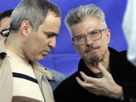 Гарри Каспаров и Эдуард Лимонов. Фото с сайта daylife.com