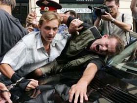 Задержание Малышева. Фото с сайта www.leftfront.ru.