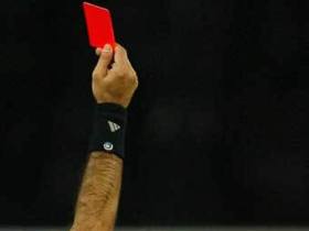Красная карточка, футбол, КПРФ. Фото: lenta.ru