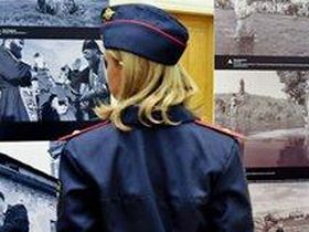 Женщина-милиционер, фрагмент фото с сайта avto.ru