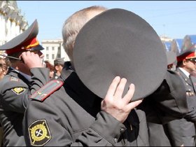 Милиционеры. Фото с сайта politkovskaya.novayagazeta.ru