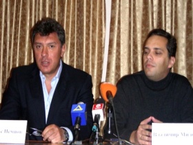Борис Немцов и Владимир Милов. Фото с сайта www.newswe.com