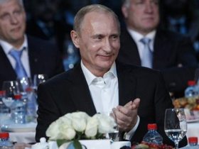 Владимир Путин на благотворительном концерте. Фото с сайта thenews.kz