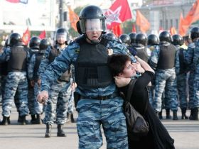 Задержание Александры Духаниной. Фото с сайта vk.com