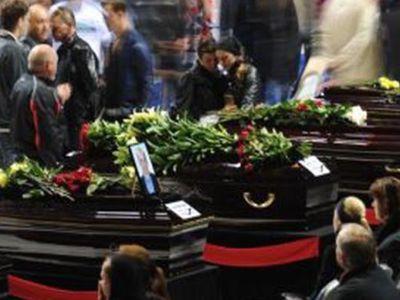 Похороны погибших студентов. Фото с сайта chr.aif.ru