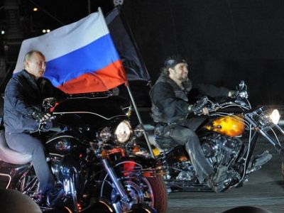 Путин и придворные байкеры. Фото: svit24.net
