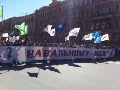 Колонна Навального на "Демократическом марше" в Петербурге (Фото: Андрей Пивоваров)