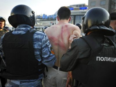 Задержание Дениса Луцкевича во время "Марша миллионов" 6 мая 2012 (фото Зураб Джавахадз, источник: os.colta.ru)