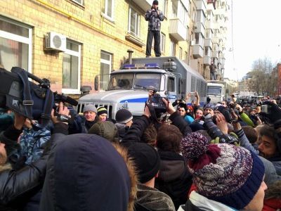 Задержания у Замоскворецкого суда. Фото: Каспаров.Ru