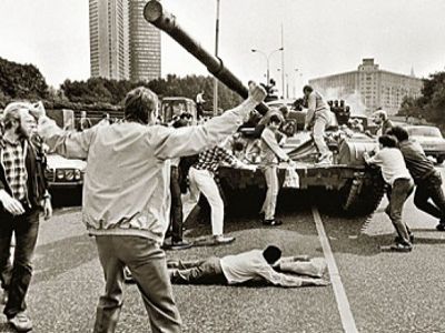 Москвичи против путчистов, август 1991. Фото: philologist.livejournal.com