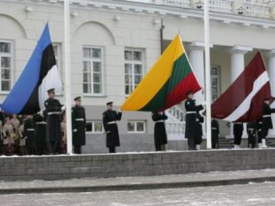 Флаги Эстонии, Литва, Латвии. (Фото: ria.ru)