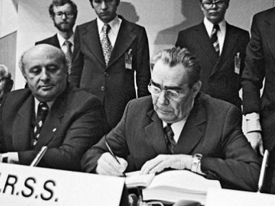 Подписание Заключительного акта совещания в Хельсинки, 1975. Источник - http://nash-kirim.at.ua/