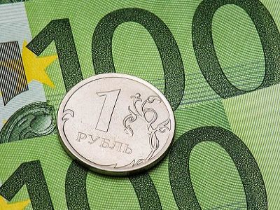 Рубль и 100 евро. Источник - http://im.kommersant.ru/