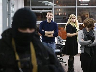 Обыск в ФБК, Навальный и спецназ. Источник - https://www.facebook.com Рустема Адагамова