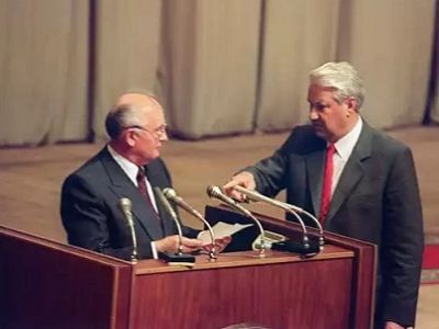 М.Горбачев и Б.Ельцин. Источник - http://img12.nnm.me/