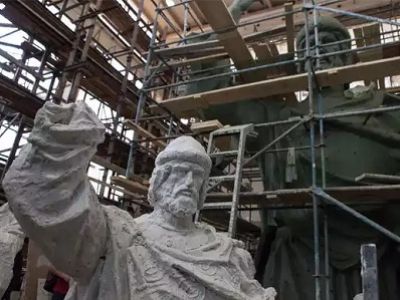 Памятник князю Владимиру в мастерской. Фото: yodnews.ru