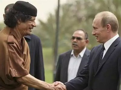 Путин и Каддафи. Источник - liveinternet.ru