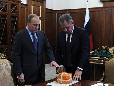 Путин, Шойгу и предположительно самописец Су-24. Источник - www.kremlin.ru/events/president/news/50892