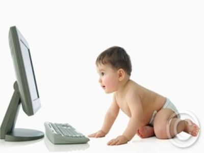 Ребенок за компьютером. Фото: baby.ru
