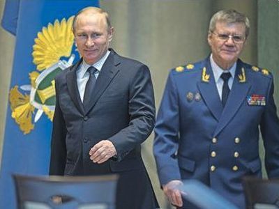 Владимир Путин и Юрий Чайка. Фото: ng.ru