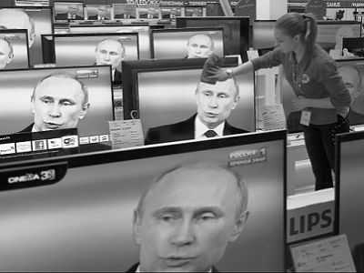 Путин в телевизоре. Источник - thequestion.ru