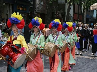 Традиционный парад в Южной Корее. Фото: smi2.mirtesen.ru