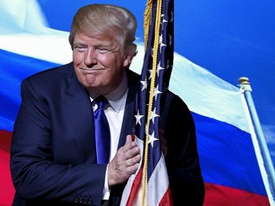 Дональд Трамп на фоне российского флага. Источник - socmedia.enisey.tv