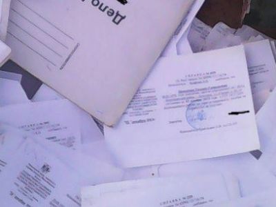 Выброшенные документы. Фото: ВКонтакте