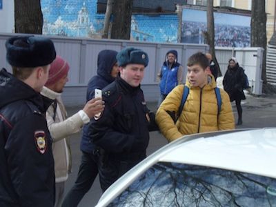 Задержание на митинге в честь аннкесии Крыма в Вологде, Фото: newsvo.ru