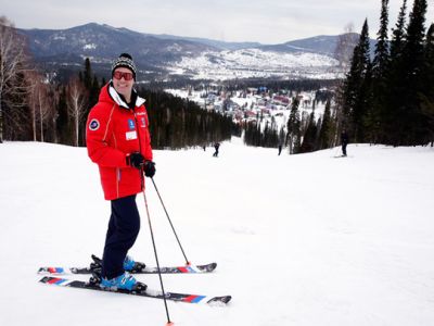 Медведев на лыжах. Фото: vedomosti.ru