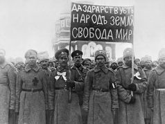 Солдатская демонстрация после Февральской революции, 1917. Фото: narzur.ru