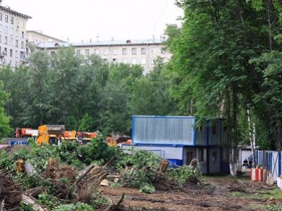 Вырубка деревьев в московском сквере. Фото: activatica.org