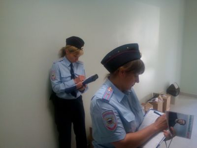 Полицейские в штабе Навального в Орле. Фото: vk.com/wall-98710356_902