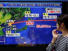 Сообщение о северокорейской ракете в Токио, 15.9.17. Фото Reuters, истчоник - rbc.ru