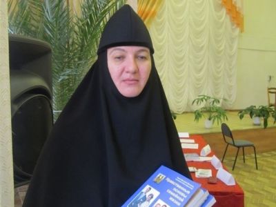 Монахиня Нина (Крыгина), автор учебника семьеведения. Источник - krasnoturinsk.info