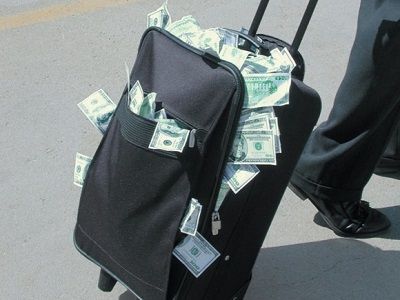 Отток денег. Фото: rosbalt.ru