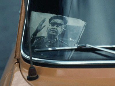 Портрет Сталина на лобовом стекле. Источник - joinfo.ua