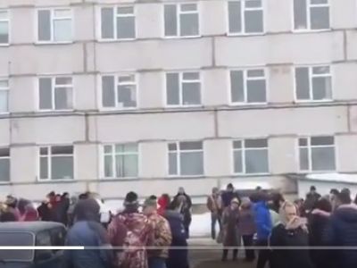 Стихийный митинг в Волоколамске из-за свалки Ядрово. Фото: twitter.com/d_kunaev