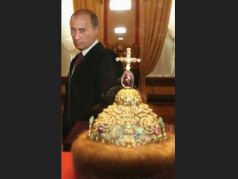 Путин и шапка Мономаха. Фото: cont.ws