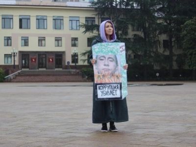 Пикет Ирины Бархатовой в Сочи. Фото: группа "Команда Навального"