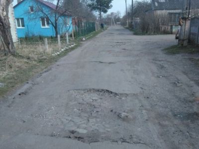 Разбитая дорога в поселке Корнево Калининградской области, Фото: klops.ru