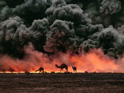 "Буря в пустыне", 1991 г., горящая нефть Кувейта. Источник - postila.ru