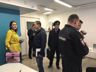 Обыск в штабе Навального в Новосибирске. Фото: twitter.com/teamnavalny_nsk