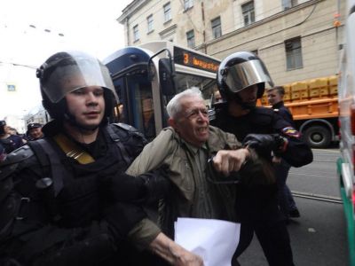 Задержание пенсионера на акции 9.9.18, Санкт-Петербург. Фото: zona.media / Д.Френкель