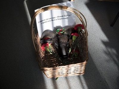 Отрезанная баранья голова в корзине. Фото: novayagazeta.ru