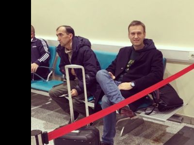 Навальный в аэропорту. Фото: instagram.com/p/BqG42OEFGmY