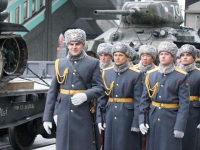 Встреча танков в Новосибирске. Фото: Сибирь.Реалии