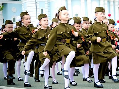 На парад, детский сад! Фото: Сергей Горчаков, Каспаров.Ru