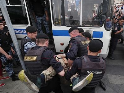 Задержания на акции в поддержку Ивана Голунова в Москве. Фото: Reuters