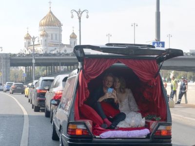 Свадьба Собчак и Богомолова ("свадьба на катафалке"). Фото: gazeta.ru